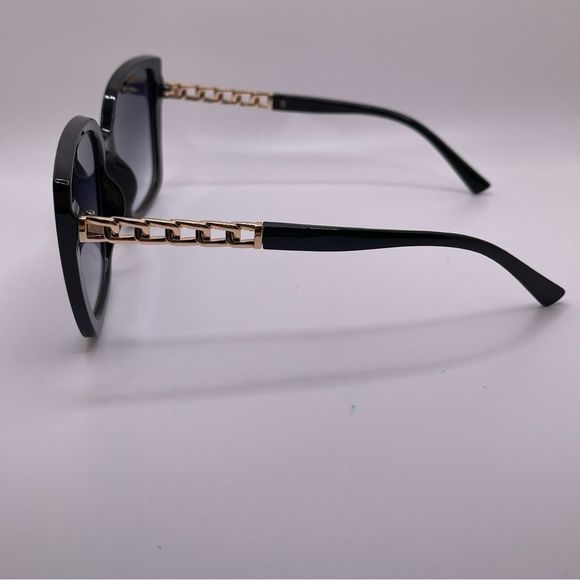 Stylish Oversized Black Fame Sunglasses with Gold Chain Style Temples - Picture 3 of 9